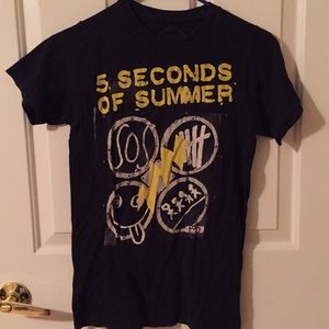 🎶”5 Seconds of Summer” t-shirt